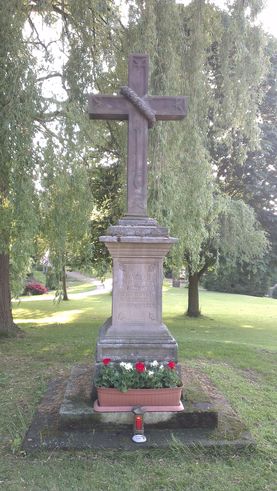 Kreuz auf dem Neuen Friedhof von Fritzlar - am 22. Mai 2015